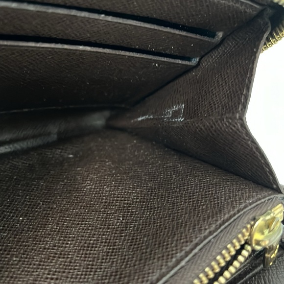 Louis Vuitton Zippy Wallet - Picture 8 of 9